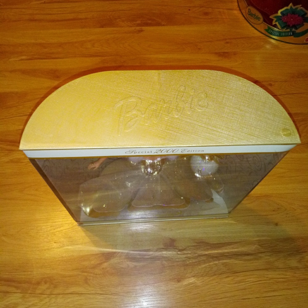 2000 Special Edition Barbie Doll - image 5